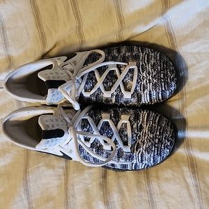 Nike KD Oreo Basketball shoes. Kids size 6. Used but in very good condition.